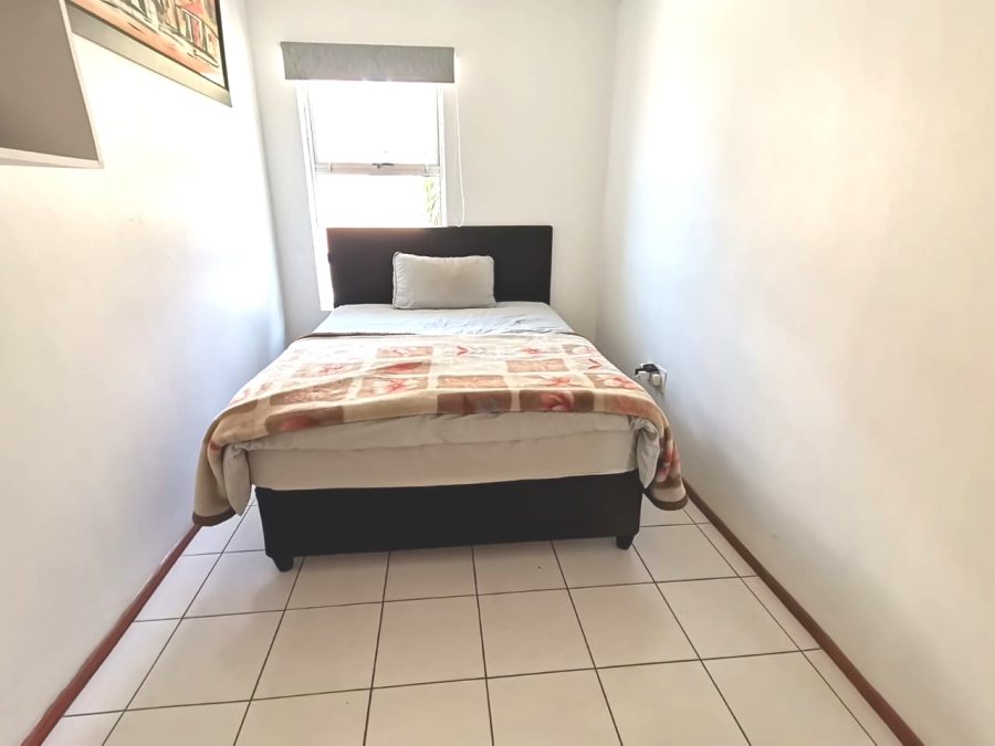 2 Bedroom Property for Sale in Oakglen Western Cape
